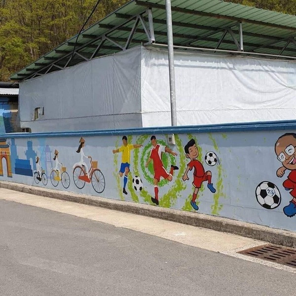 Được biết, những bức tranh bích họa U23 Việt Nam này chính là nơi mà vị HLV Park Hang-seo đã sinh ra và lớn lên.