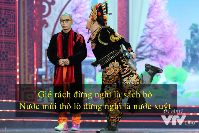 Bên cạnh việc đề cập tới những chủ đề nóng qua góc nhìn hài hước, châm biếm của các nghệ sĩ hài, chương trình còn khiến khán giả bị cuốn hút bởi những ca khúc "chế" ấn tượng hay loạt câu nói đơn giản mà thâm thúy, sâu sắc và Táo quân 2019 cũng vậy.