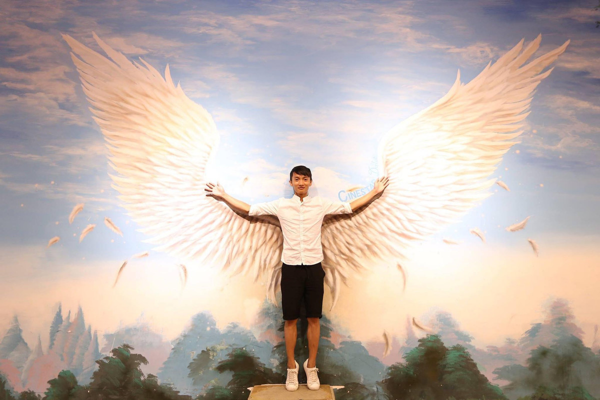 Để đánh vật với chồng bát đũa, Đức Chiến đã mất luôn 2 tiếng mới giải quyết xong gần chục mâm bát đĩa.