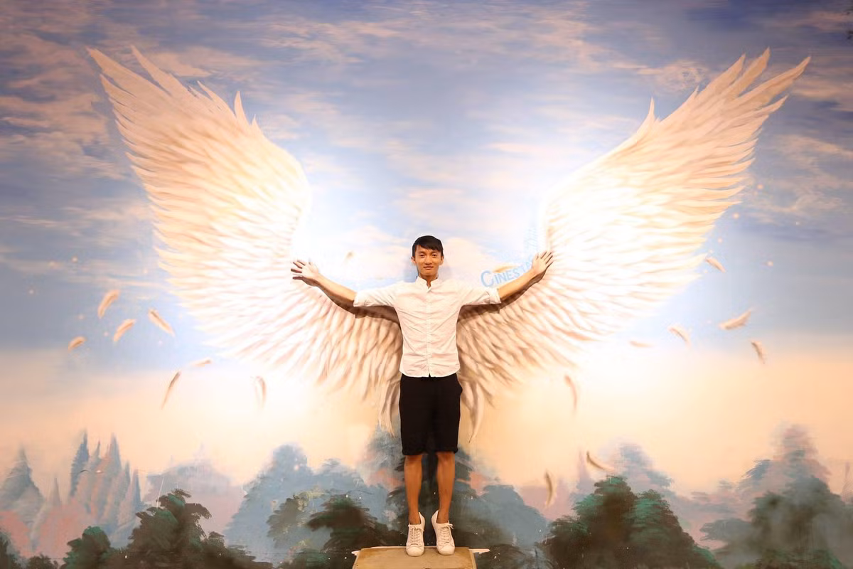 Để đánh vật với chồng bát đũa, Đức Chiến đã mất luôn 2 tiếng mới giải quyết xong gần chục mâm bát đĩa.