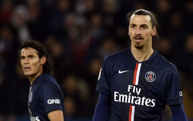 Trên hàng công của PSG, Cavani và Zlatan Ibrahimovic là hai đối thủ không đội trời chung. Đất diễn trên hàng công của PSG quá chật hẹp nên hai tiền đạo ngôi sao này có vẻ như đang giẫm chân lên nhau. Năm 2015, nhiều tin đồn được đưa ra rằng nhiều khả năng Zlatan Ibrahimovic sẽ ra đi để dành đất diễn cho Cavani.