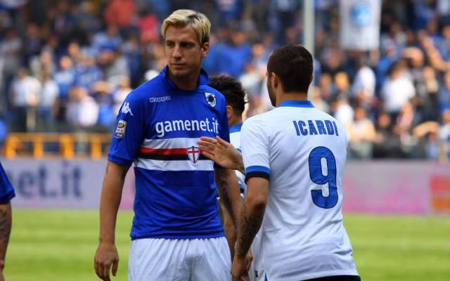 Mauro Icardi và Maxi Lopez là đồng đội của nhau tại Sampdoria. Hai cầu thủ này không ưa nhau vì họ có mâu thuẫn về mặt tình ái khi Icardi đã cướp vợ của Maxi Lopez.