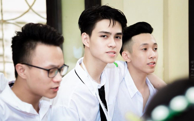 Không chỉ đẹp trai, có gu ăn mặc cực ngầu mà Gia Huy còn sở hữu chiều cao khủng 1m86.