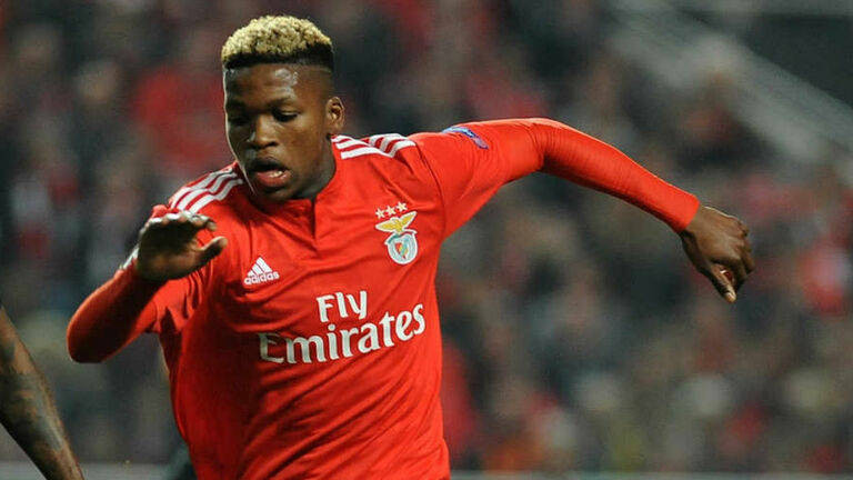 Chuyển nhượng bóng đá từ Sky Sport, cả MU và Man City theo dõi sát sao tiền vệ đang thi đấu cho Benfica, Florentino Luis.