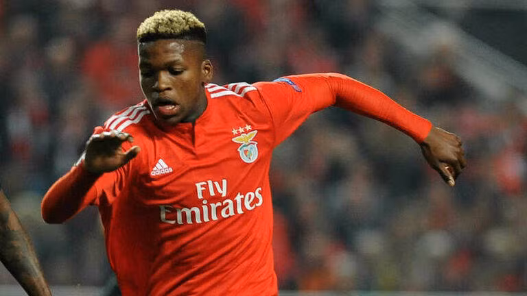 Chuyển nhượng bóng đá từ Sky Sport, cả MU và Man City theo dõi sát sao tiền vệ đang thi đấu cho Benfica, Florentino Luis.