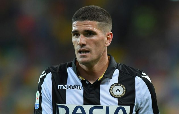 Mục tiêu AC Milan nhắm đến chính là Rodrigo De Paul của Udinese. Chàng trai sinh năm 1994 từng là mục tiêu theo đuổi của Fiorentina và AS Roma trong mùa hè 2019, tuy nhiên mức giá hai đối tác này đưa ra đã không thể thuyết phục CLB chủ sân Friuli nhả cầu thủ người Argentina.