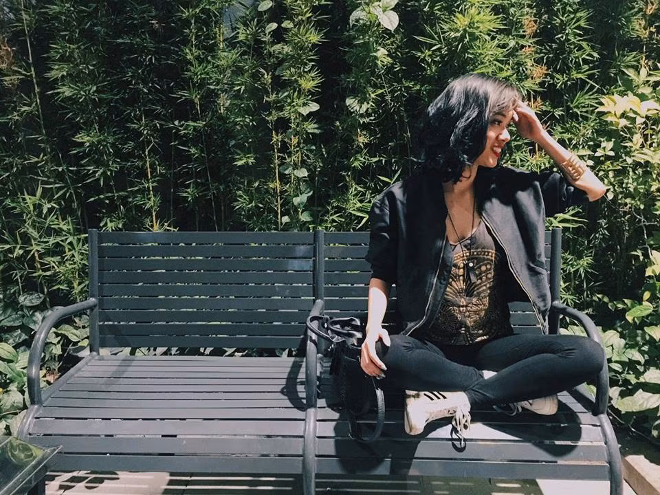 Sau khi tốt nghiệp THPT, cô DJ 9X theo học chuyên ngành kế toán của Đại học Kinh tế - Kĩ thuật công nghiệp. Mọi thứ trôi đi bình lặng, đến năm 21 tuổi thì cô nhận ra đam mê của mình.