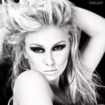 Niki trong bộ ảnh thời trang của mình.