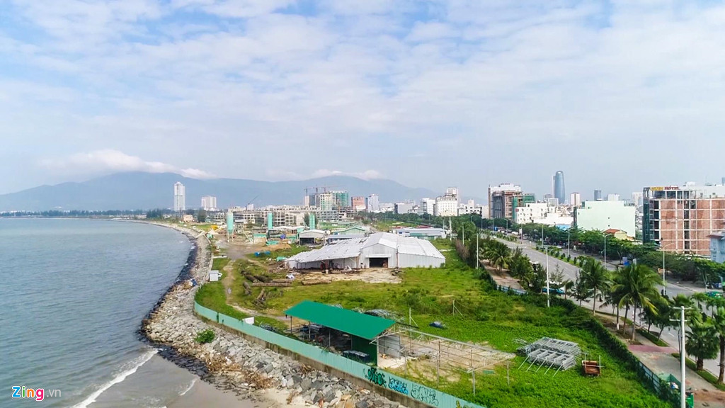 Năm 2016, dự án chưa hoàn thành nhưng Công ty TNHH The Sunrise Bay đã thông qua nhà phân phối là Công ty Nova Đà Nẵng bán hơn 1.000 nhà phố, biệt thự (theo hợp đồng đặt cọc) cho khách hàng.