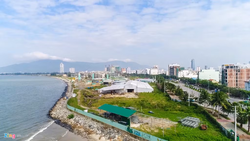 Năm 2016, dự án chưa hoàn thành nhưng Công ty TNHH The Sunrise Bay đã thông qua nhà phân phối là Công ty Nova Đà Nẵng bán hơn 1.000 nhà phố, biệt thự (theo hợp đồng đặt cọc) cho khách hàng.