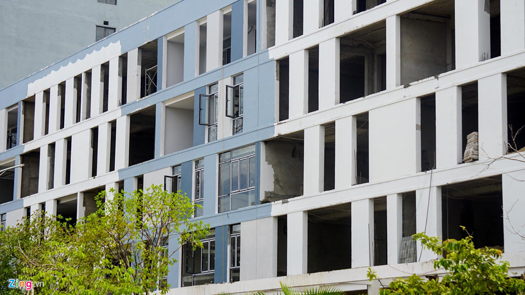 Theo tìm hiểu của Zing.vn, một trong những vướng mắc lớn hiện nay của dự án The Sunrise Bay là UBND TP Đà Nẵng nhiều lần điều chỉnh quy hoạch xây dựng 1/500 nên dẫn đến việc thay đổi mục đích sử dụng đất.