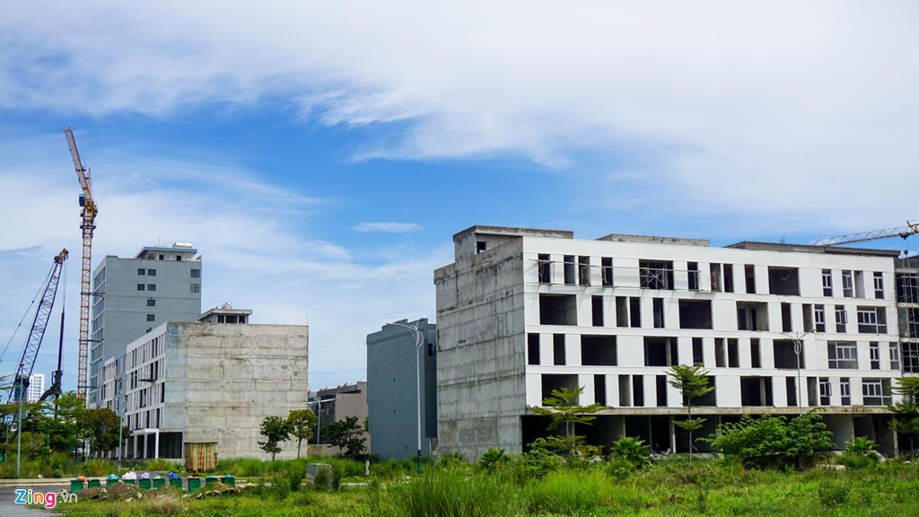 Nhiều khách hàng cho biết lúc đó họ tin vào chủ đầu tư và Vũ "Nhôm" nên mới đặt cọc mua nhà. "Chúng tôi không ngờ khi triển khai dự án này, chủ đầu tư lại có những sai phạm đến mức cơ quan Trung ương phải vào cuộc", một khách hàng nói.