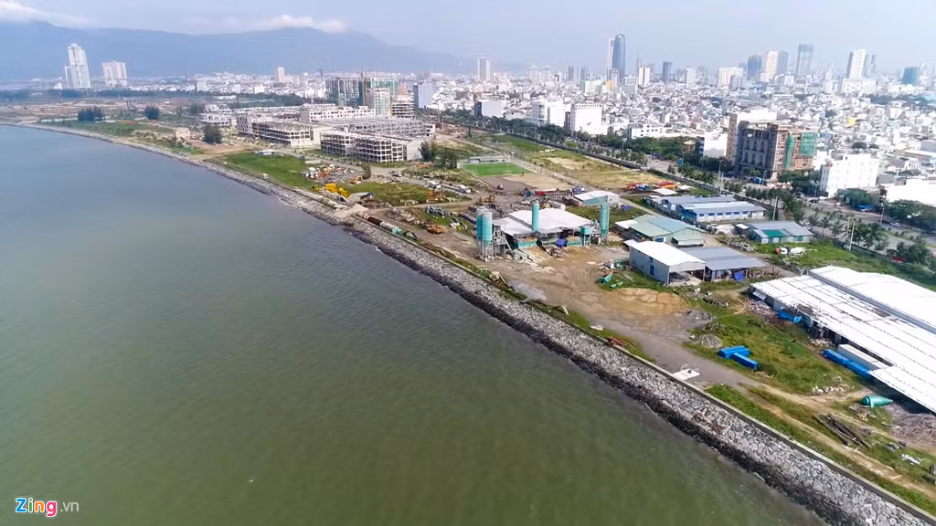 Dự án này thuộc quyền sở hữu của Công ty TNHH The Sunrise Bay. Công ty này có cổ đông lớn là Công ty cổ phần Nova Bắc Nam 79 do Phan Văn Anh Vũ ( Vũ "Nhôm") làm Chủ tịch HĐQT.