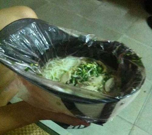 Còn khi không có bát, chiếc mũ bảo hiểm sẽ phát huy tác dụng.