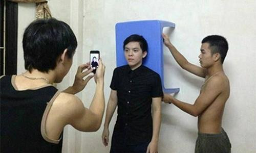 Chụp ảnh thẻ theo phong cách sinh viên.