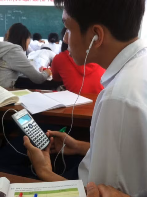 Với những bạn chưa có smartphone thì việc việc dùng máy tính để giả điện thoại thông minh để giải khuây là việc thường thấy.