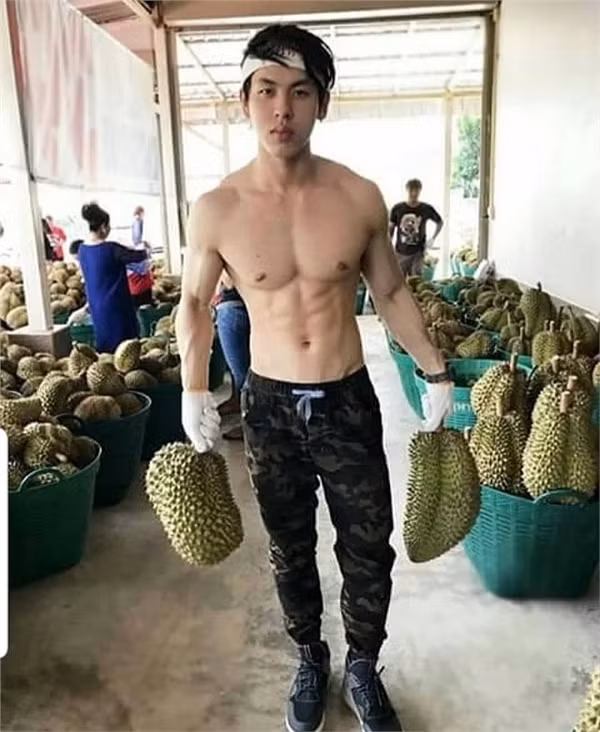 Trái sầu riêng này có sức hút kỳ lạ, các chàng trai khắp thế giới đều muốn chụp ảnh chung.