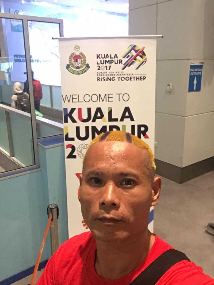 Chia sẻ với PV Kiến Thức về tình yêu đam mê với trái bóng của mình, anh Tiến cho biết: "Từ khi anh còn ở Hà Nội đã theo ba anh lên sân hàng đẫy rồi. Anh vào Sài Gòn đã 29 năm và thường lên sân Thống Nhất cũng như Bình Dương , Tân An , Long Xuyên , Cần Thơ &amp; Tây Ninh coi đá bóng".