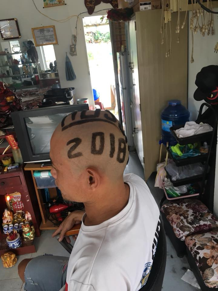 Với mái đầu cực chất ủng hộ World Cup 2018 của mình, anh Tiến sẽ là được rất nhiều người chú ý bởi chất chơi của anh.