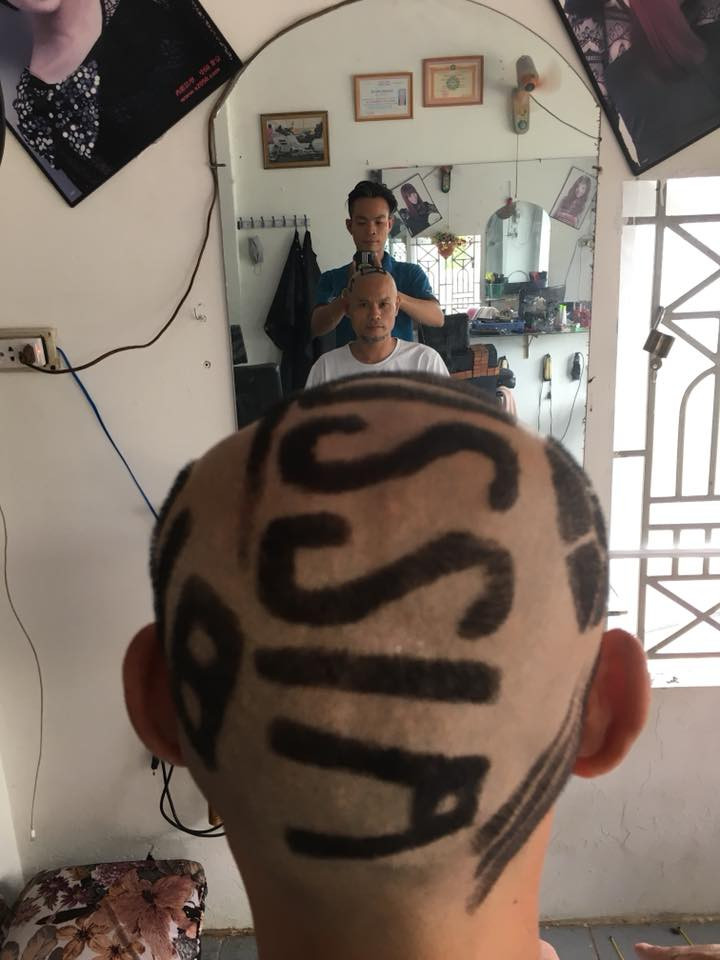 CĐV Việt Nam không còn xa lạ gì với cái tên Lê Anh Tiến hay còn gọi là "Tiến Râu" bởi sự cuồng nhiệt khi theo chân các đội tuyển bóng đá của Việt Nam hết nước này cho tới nước khác, hết những giải đấu trong khu vực cho tới đi ra quốc tế.