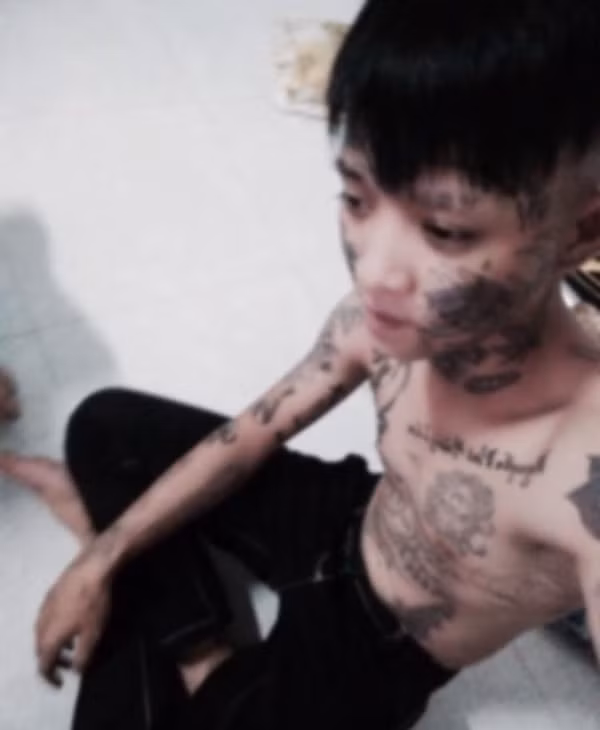 Theo chia sẻ của Lâm, anh bắt đầu hình được hơn một năm. Những hình chạm khắc trên mặt phần lớn nói về gia đình và sự tưởng nhớ người cha đã mất.