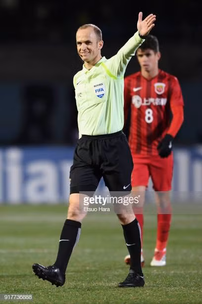 Tại Asian Cup 2019, ông Makhadmeh cũng được phân công điều khiển trận đấu mở màn giữa đội chủ nhà UAE và Bahrain. Trọng tài người Jordan đã có quyết định gây tranh cãi để cho UAE được hưởng một quả phạt đền khi bị đang bị dẫn 0-1. Ông cho rằng cầu thủ Mohamed Marhoon để bóng chạm tay trong khu vực cấm địa.