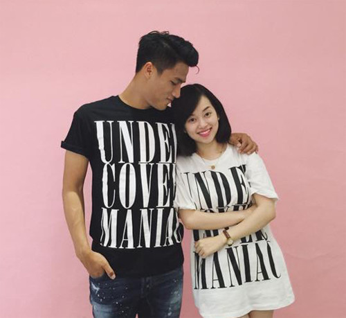 Sau 6 tháng ngọt ngào, hot girl Khánh Ly và tiền đạo Việt kiều Mạc Hồng Quân đã đường ai nấy đi và kèm theo đó là scandal chàng cầu thủ khiến cô hot girl có bầu.