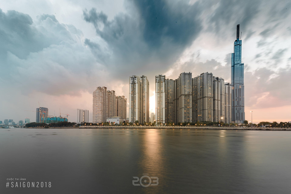 Chính những nét ấn tượng, độc đáo cùng vẻ đẹp đồ sộ của công trình cao nhất Việt Nam ấy đã là chủ đề được rất nhiều tay máy khai thác trong Cuộc thi ảnh “Sài Gòn 2018” do báo Zing.vn tổ chức và nhãn hàng Huawei P20 Pro tài trợ, diễn ra từ nay đến hết ngày 23/7.