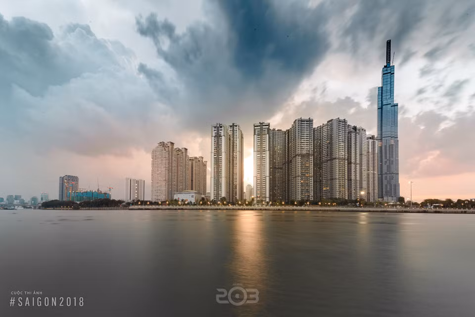 Chính những nét ấn tượng, độc đáo cùng vẻ đẹp đồ sộ của công trình cao nhất Việt Nam ấy đã là chủ đề được rất nhiều tay máy khai thác trong Cuộc thi ảnh “Sài Gòn 2018” do báo Zing.vn tổ chức và nhãn hàng Huawei P20 Pro tài trợ, diễn ra từ nay đến hết ngày 23/7.