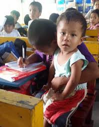 Không ít lần, các phương tiện thông tin đại chúng kể lại những khó khăn mà trẻ em miền cao phải đối mặt khi đến trường như việc thiếu thốn về cơ sở vật chất, trường lớp.