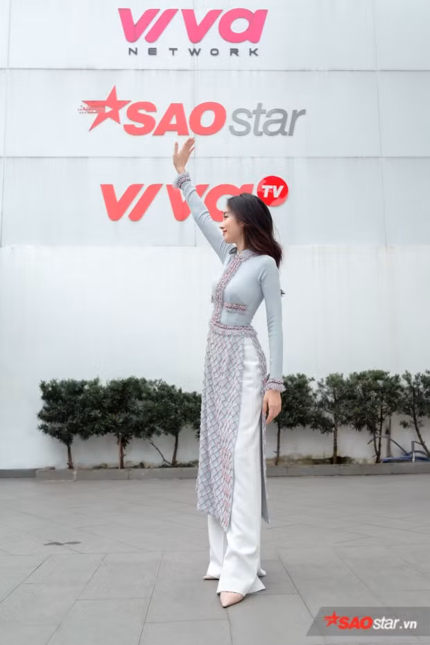 Một vóc dáng chuẩn không cần chỉnh.