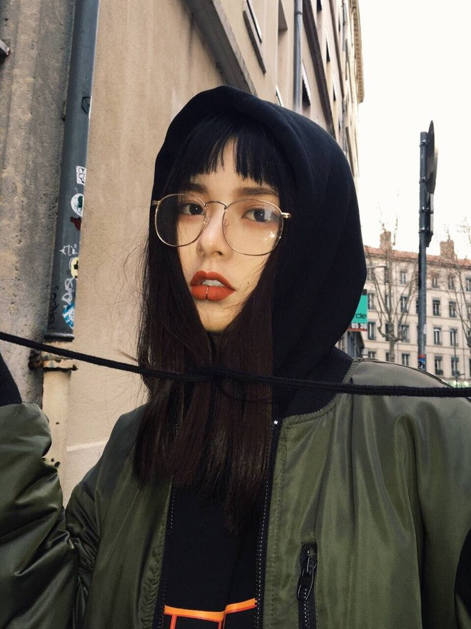 Ngoại hình nổi bật, khí chất đặc biệt đã giúp Yoi lọt vào mắt xanh của rất nhiều nhà tạo mẫu.