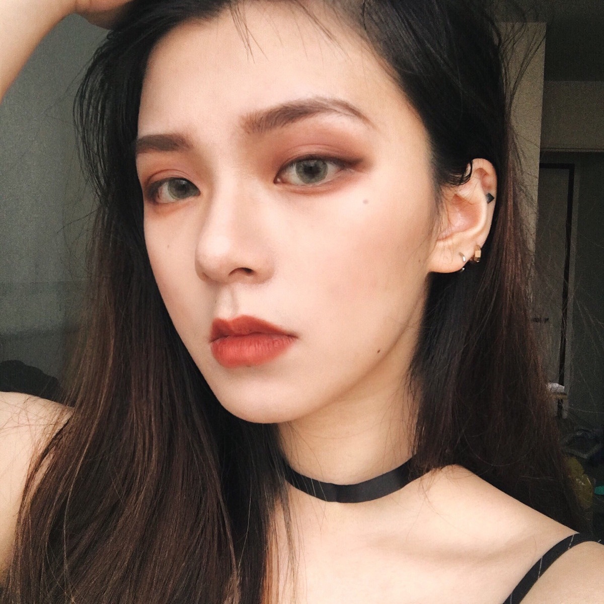 Các cô nàng stylist thường chỉ đứng sau ánh hào quang của các ca sĩ hay hot girl. Nhưng ít ai biết rằng chính những người đứng sau, làm đẹp đó lại có nhan sắc và thần thái chẳng kém cạnh nhân vật chính, đơn cử như cô bạn người Trung Quốc có nickname Yoi Kami này.