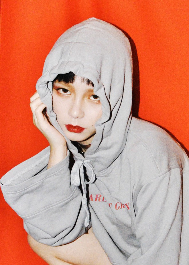 Dù không rõ Yoi tên thật là gì thì mọi người vẫn hâm mộ cuồng nhiệt gu thời trang cũng như thần thái của cô nàng