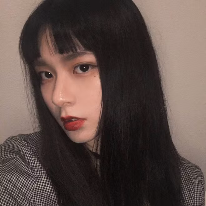 Thậm chí nhiều người còn cho rằng, nếu từ bỏ nghề stylist Yoi Kami hoàn toàn có đủ khả năng làm người mẫu ảnh hay người mẫu thời trang.