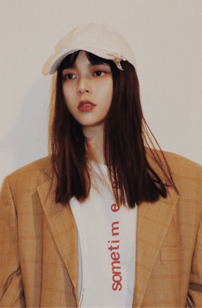 Phong cách thời trang độc-lạ cùng thần thái cực xuất sắc đã đem đến cho Yoi thứ mình muốn đó là sự nổi tiếng và những hợp đồng quảng cáo.