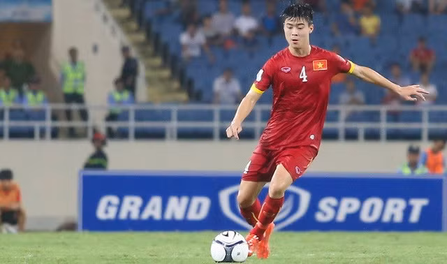 Duy Mạnh đã từng được phát hiện và được chơi nhiều trận đấu trong thành phần của U19 Việt Nam dưới thời thầy “Giôm”. Nhưng chỉ khi ông Miura đến thì Duy Mạnh mới thật sự có đất diễn ở các ĐT trẻ Việt Nam.