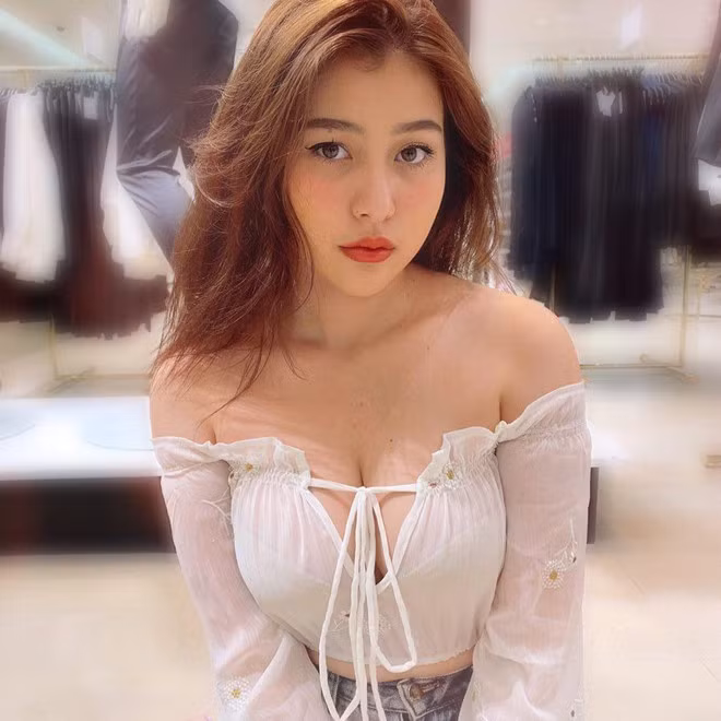 Nói về ngoại hình của mình, Nhật Anh chia sẻ đó hoàn toàn là tự nhiên, không hề có sự can thiệp nào của "dao kéo".