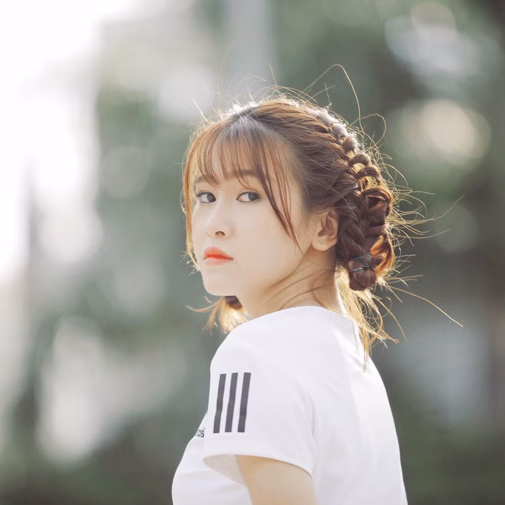 FAPTV là một trong những ê kíp sản xuất clip hài ngắn thành công nhất tại Việt Nam thời gian qua. Không chỉ vậy, nhóm hài này còn cống hiến cho cộng đồng mạng rất nhiều các hot girl xinh đẹp từ Ribi Sachi Thủy Nguyễn hay mới nhất là cô bạn 9X Quảng Nam có tên My Vũ. Ảnh trong bài: FBNV.