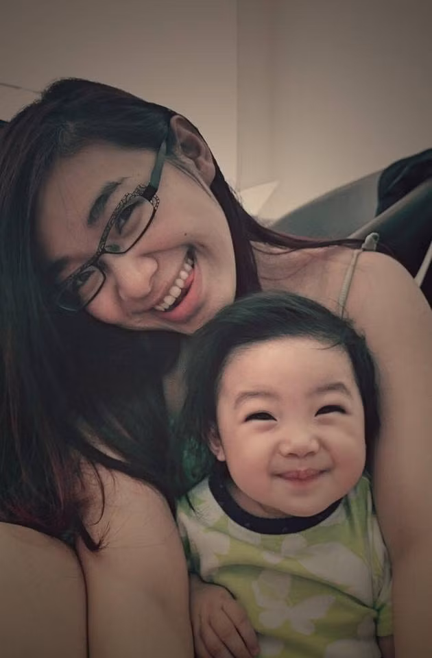 Mina Liêu tên đầy đủ là Liêu Ngọc Quyên sinh năm 1988 tại TP HCM, cô nàng này tốt nghiệp ĐH Tôn Đức Thắng khoa thiết kế nội thất. Trước đây, Mina khá nổi với vai trò người mẫu cho hơn 15 nhãn hàng quảng cáo như: Lipton, Suzuki, Coca Cola, Vietnamobile, Vinaphone.