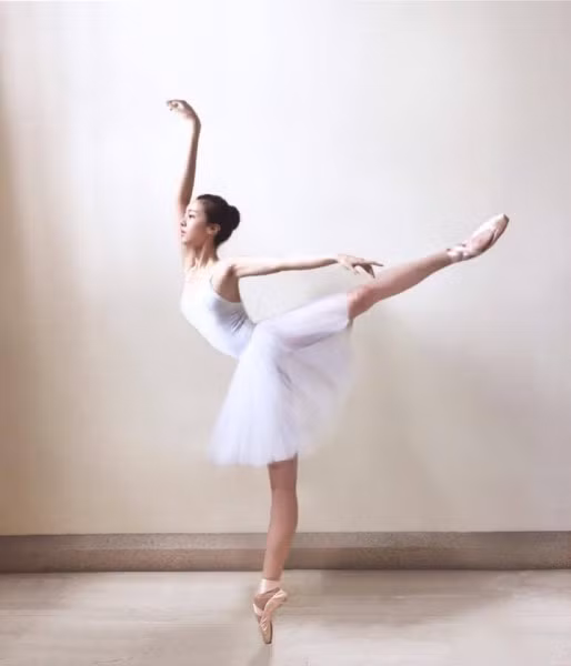 Không chỉ là một diễn viên, Cathryn Lee còn từng được đào tạo qua lớp năng khiếu Bale.