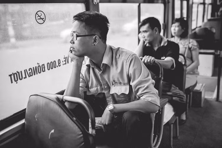 Theo nhiều cô gái chia sẻ, chính bề ngoài rắn rỏi, nam tính này đã khiến nhiều họ đứng ngồi không yên trên chuyến xe buýt 15.