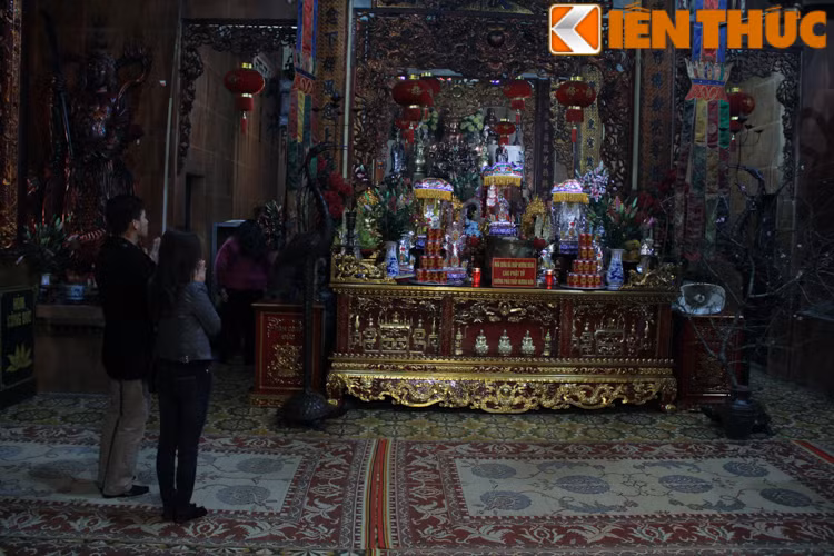 Không diễn ra tình trạng chen lấn xô đẩy, chặt chém khách đi chùa đầu năm.