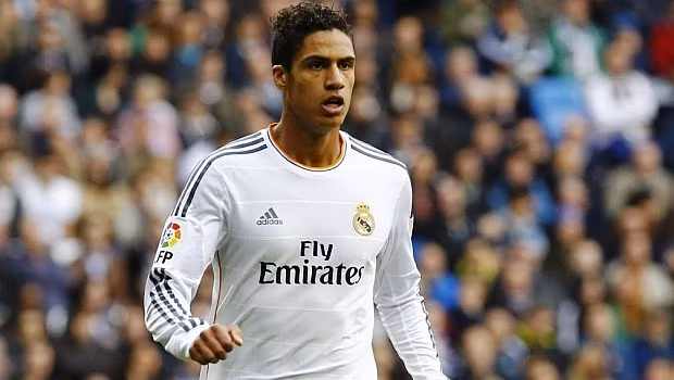 Raphael Varane là một trong những trung vệ trẻ triển vọng nhất bóng đá thế giới. Nhưng với việc Ramos và Pepe đang thi đấu quá hay nên việc ít được ra sân xảy ra thường xuyên với Varane.