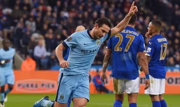 Sau khi chia tay Chelsea, tưởng chừng như Frank Lampard không còn thời kì đỉnh cao nữa. Cầu thủ này được CLB New York City cho Man City mượn. Trong màu áo của Man City, Lampard tuy chỉ đóng vai trò dự bị nhưng cầu thủ này vẫn đóng góp những dấu ấn rất đậm nét mà cụ thể là năm bàn thắng cho CLB thành Manchester.