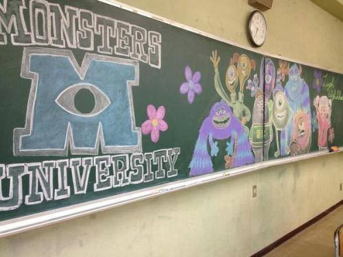 Nắm bắt được trào lưu này của giới trẻ, một công ty thiết kế mỹ thuật tại Nhật Bản đã tổ chức hẳn một chương trình để các bạn trẻ đam mê trào lưu vẽ lên bảng có thể giao lưu những tác phẩm đẹp.