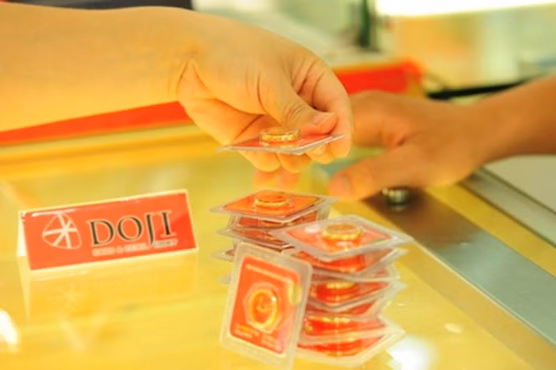 Gia vang hom nay 26/8: Bat ngo tang cao nhat 3 tuan