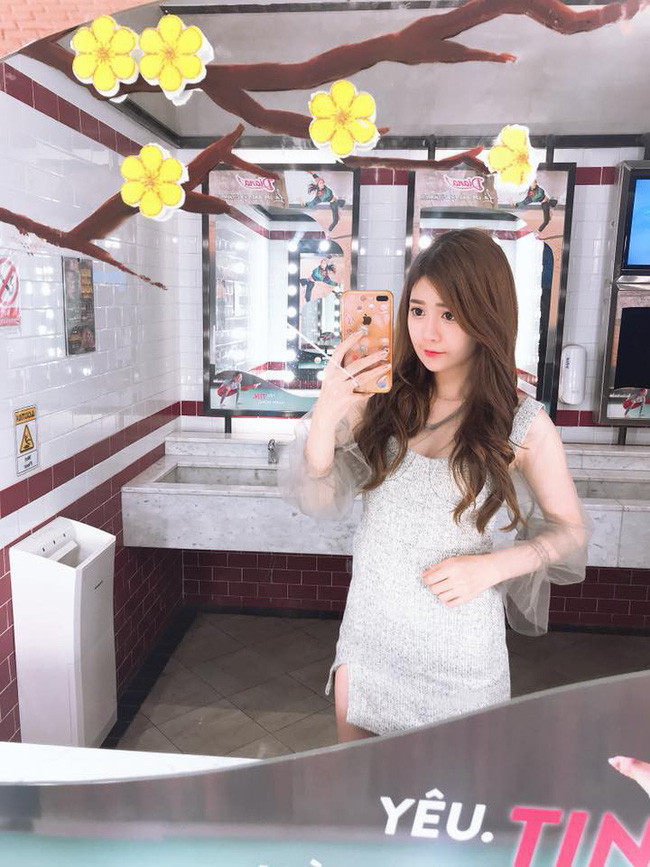 Tất nhiên là với người xinh đẹp thế thì cư dân mạng làm sao mà chịu ăn ngon ngủ yên khi chưa tìm ra được danh tính cơ chứ.