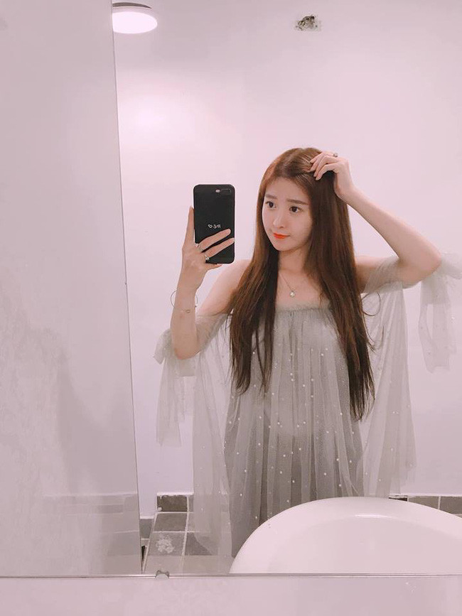 Theo thông tin ít ỏi mà dân mạng có được, cô bạn này có tên Khánh Kim.