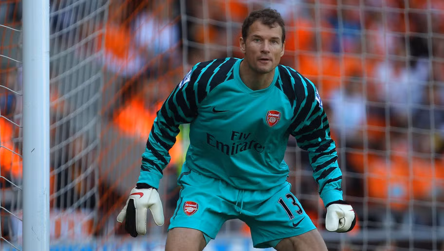 Cơn bão chấn thương vào giai đoạn 3/2011 đã cướp đi cả 3 thủ môn của CLB Arsenal là Wojciech Szczęsny, Lukasz Fabianski và Vito Mannone. Nhận lời cầu cứu của người thầy cũ, Jens Lehmann đã lập tức trở lại Emirates để khỏa lấp vị trí thủ môn trước khi giải nghệ.